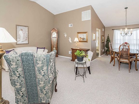 5th image of 1088B Canterbury Dr