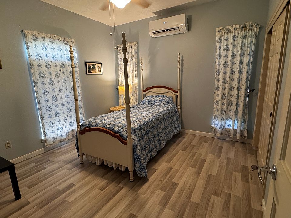 Blue room with closet