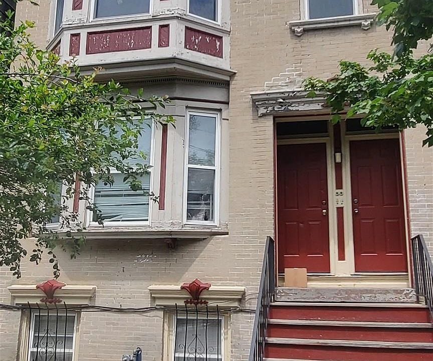 2nd image of 713 State St