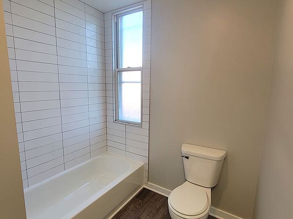 5th image of 1820 W Belle Plaine Ave APT 2