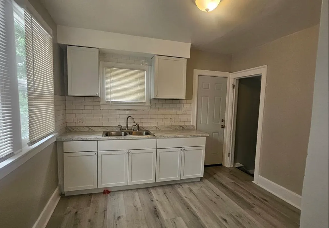 3 bed, 1.0 bath, 1252 sqft, $1,400 — Photo 3
