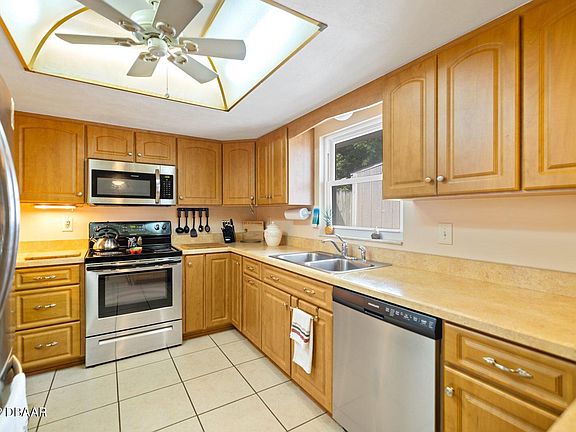 3rd image of 908 Newcastle Ct