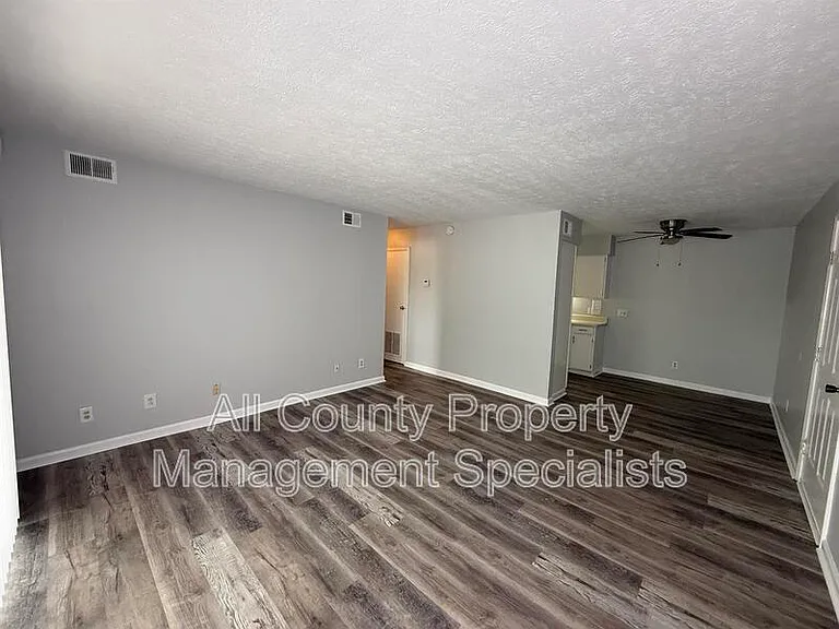 1217 Old Manor Rd — Photo 2