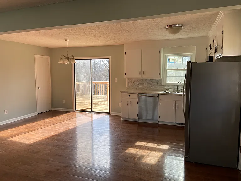 182 Patricia Dr — Photo 10