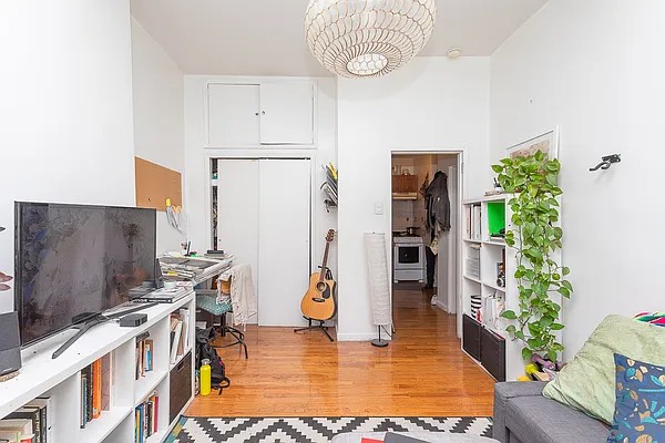 Rented by MySpaceNYC | media 12