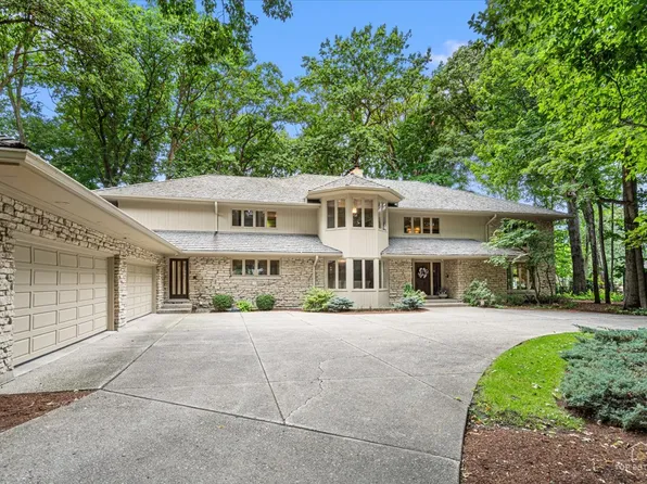 1725 Persimmon Dr, St Charles, IL 60174