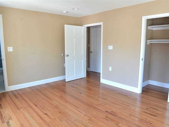 5th image of 221-43 Edmore Ave #2