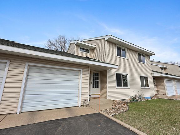 3rd image of 2542 Stearns Way