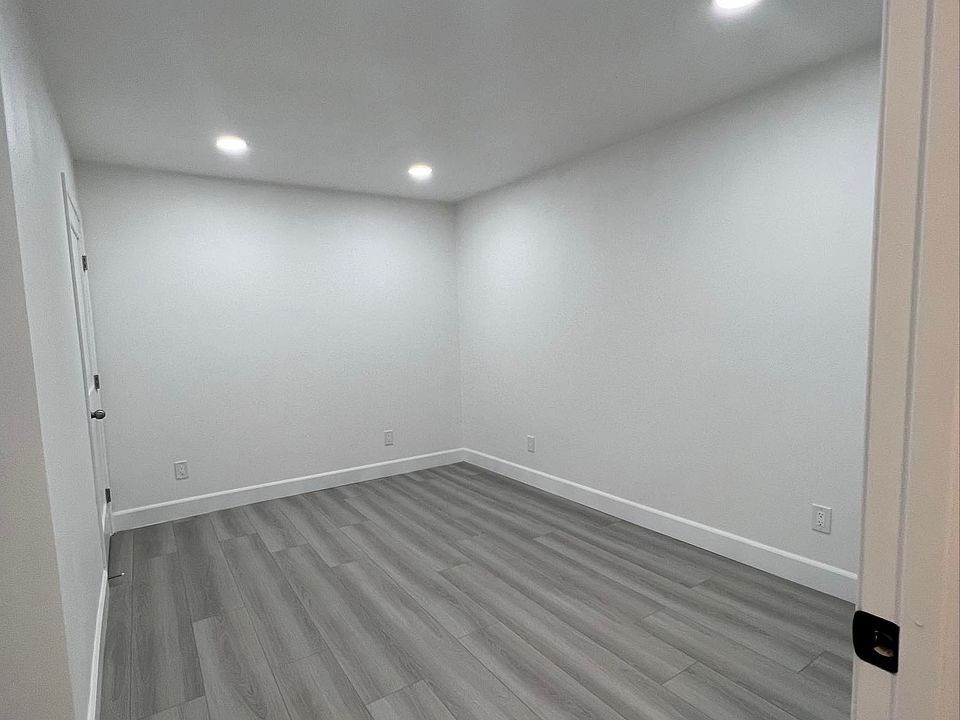 2nd image of 16024 Via Del Sol Adu Bay