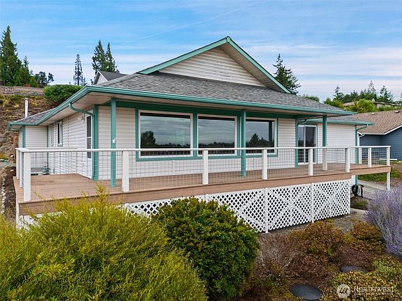 2nd image of 220 Moonlight Drive