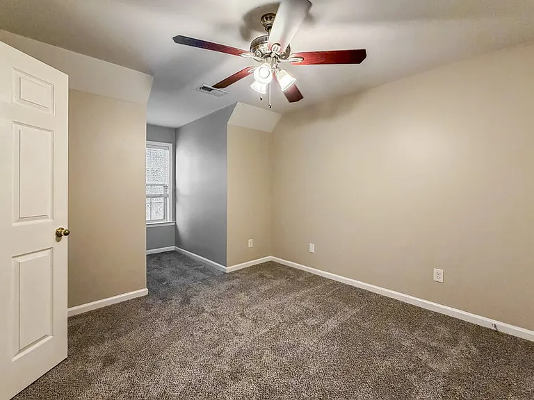 100 Homestead Ln — Photo 15