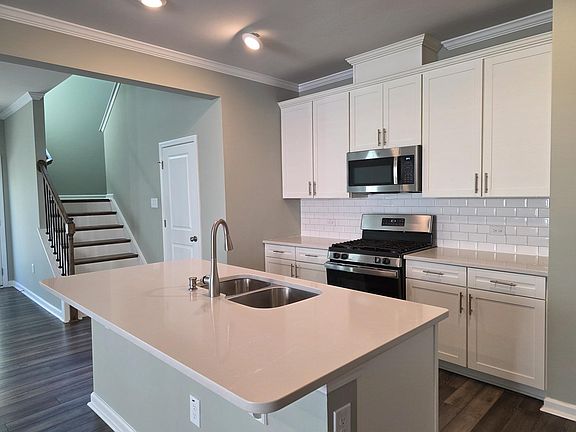 4th image of 2101 Caen St