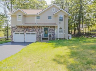 43 Seneca Rd, Mount Pocono, PA 18344