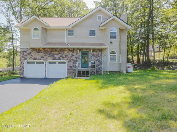 43 Seneca Rd, Mount Pocono, PA 18344