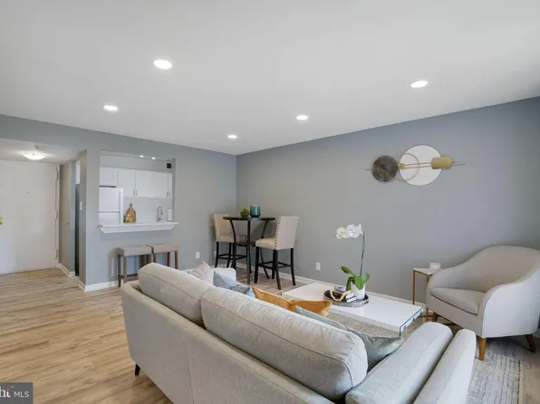 3100 S Manchester St APT 909, Falls Church, VA 22044