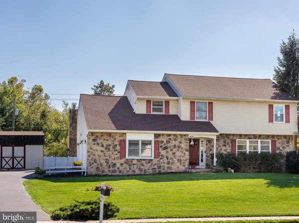 12 Heather Ct, Douglassville, PA 19518