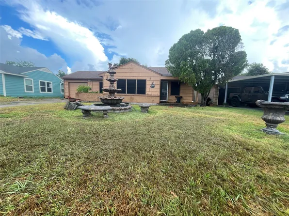 1900 W Gulf St, Baytown, TX 77520
