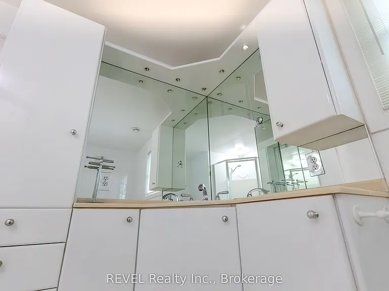 19 Woodington Cres — Photo 15