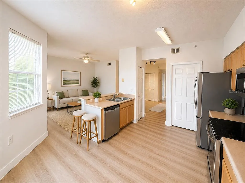 2 bed, 2.0 bath, 999 sqft, $1,650 — Photo 3