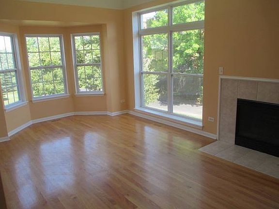 5th image of 1325 Lunt Ct