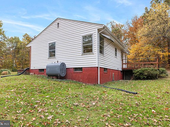 3rd image of 203 Jenny Wren Dr
