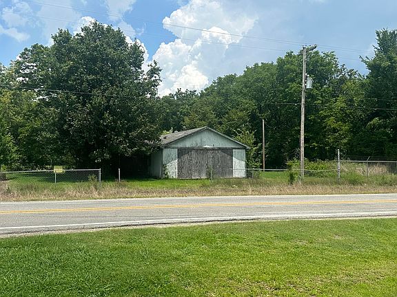 4th image of 1079 Newport Rd