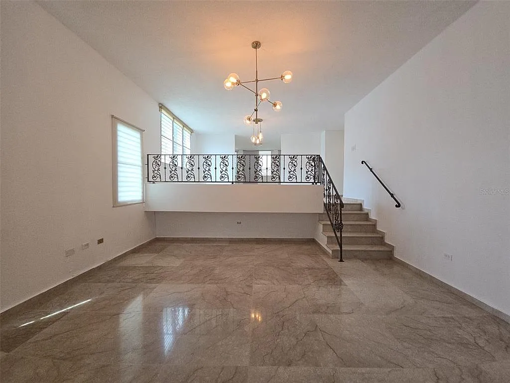 4 bed, 2.5 bath, 2426 sqft, $4,500 — Photo 2