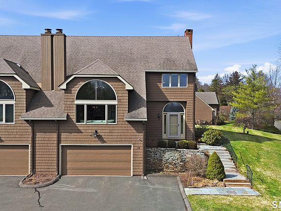 2nd image of 11 Saddle Ridge #11