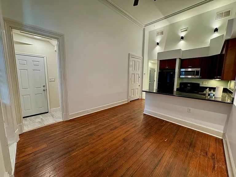 318 Bainbridge St #B — Photo 8