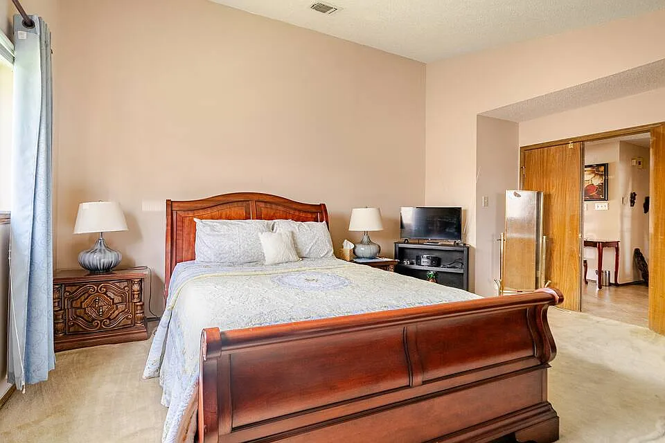 4 bed, 1747 sqft, $2,900 — Photo 2