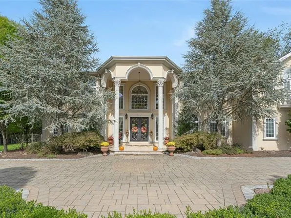 15 Blueberry Hl, Upper Saddle River, NJ 07458