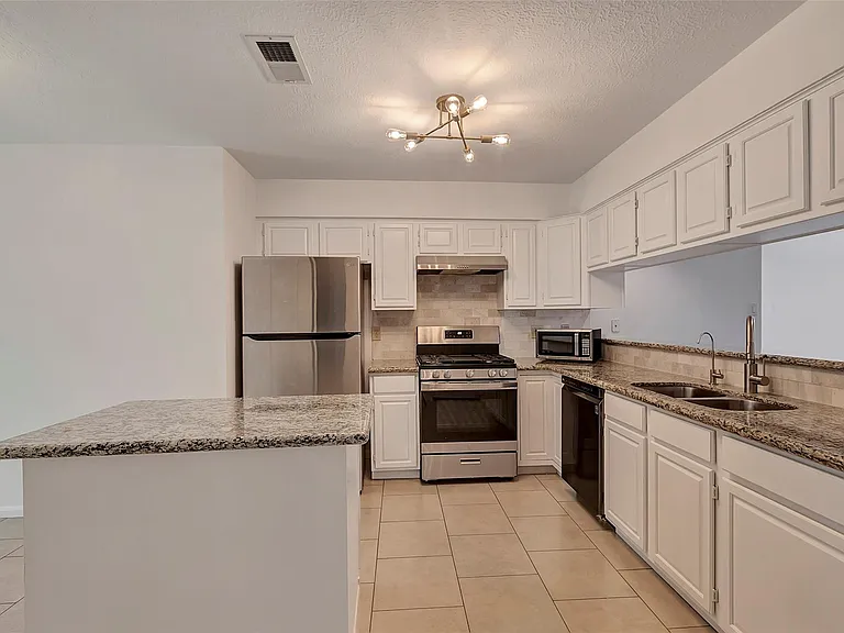 6 Green Slope Pl — Photo 18