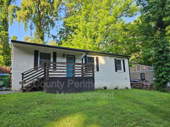 2409 Swallow Cir SE