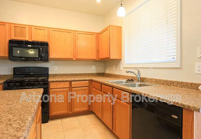 16862 N 182nd Ln — Photo 6