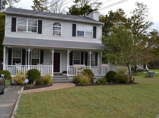 39 Atlantic Ave, East Moriches, NY 11940