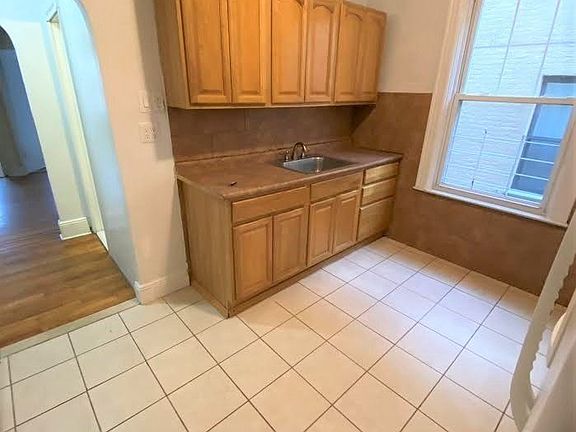 3rd image of 20-59 29th St #F2f