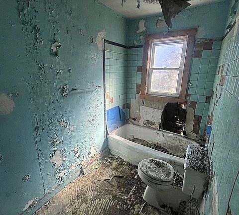 3rd image of 2706 Van Buren St