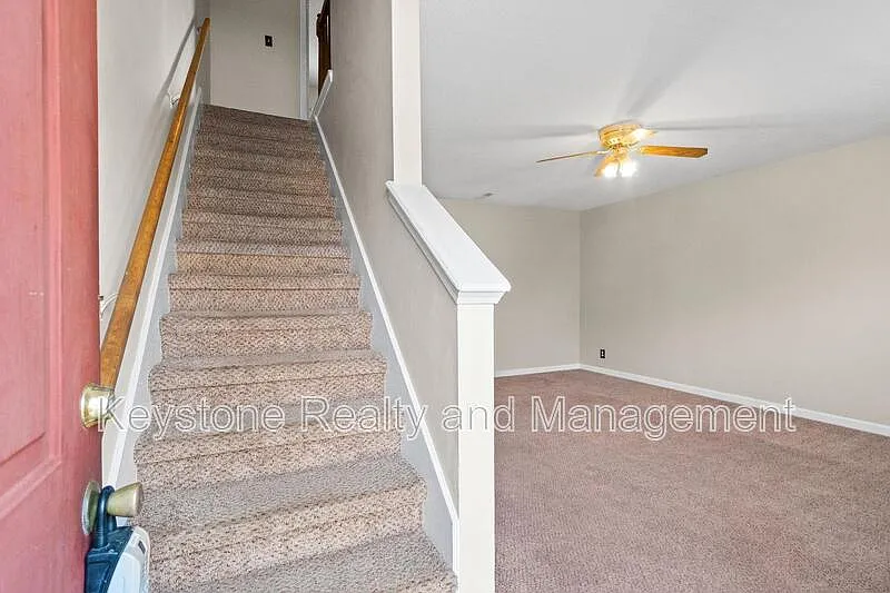 2 bed, 1.5 bath, 1035 sqft, $850 — Photo 2