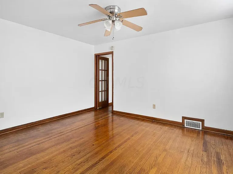 3256 Indianola Ave — Photo 6