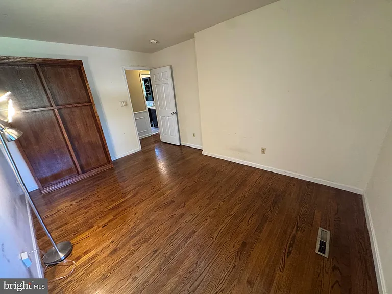 317 W Seminary Ave — Photo 21