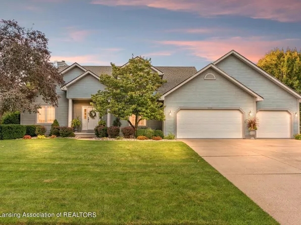 3920 Camperdown Dr, Lansing, MI 48911