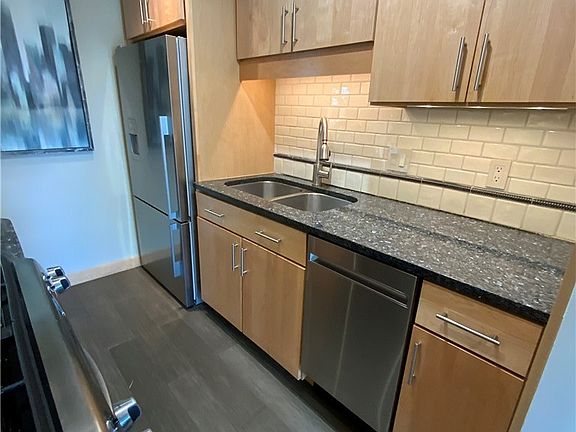4th image of 471 S Meadowcroft Ave