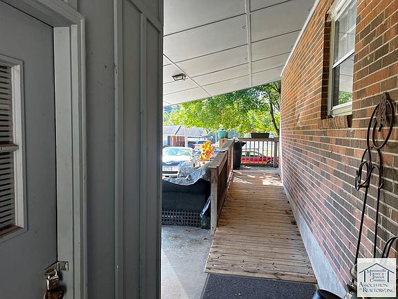 3rd image of 304 Wren Ct