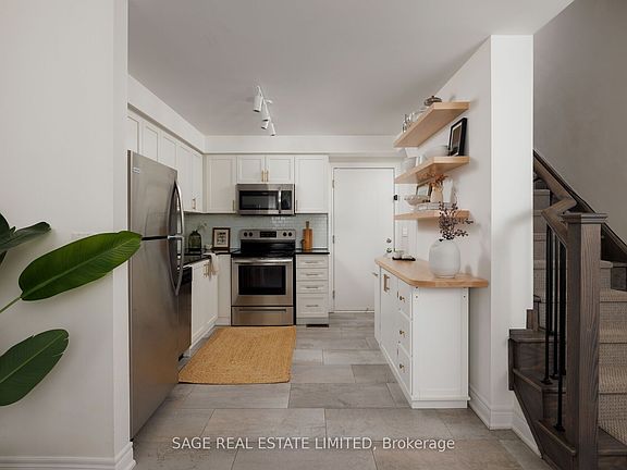 5th image of 427 Royal York Rd