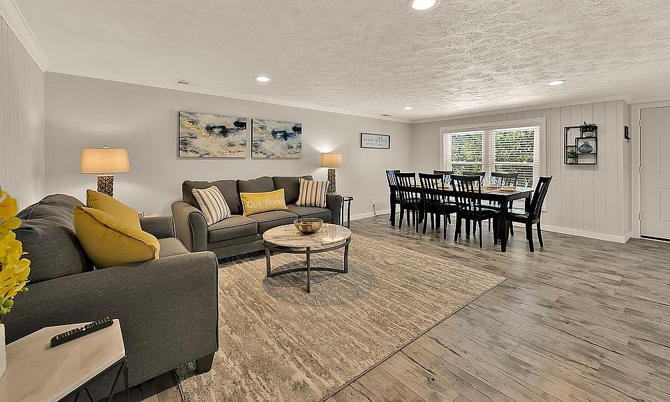 Open floor living/dining/kitchen