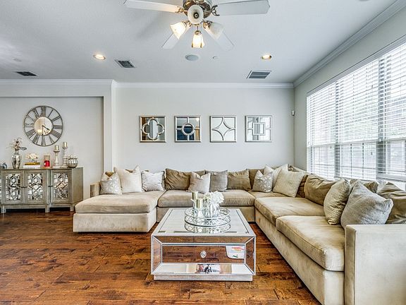 3rd image of 3932 Asbury Ln
