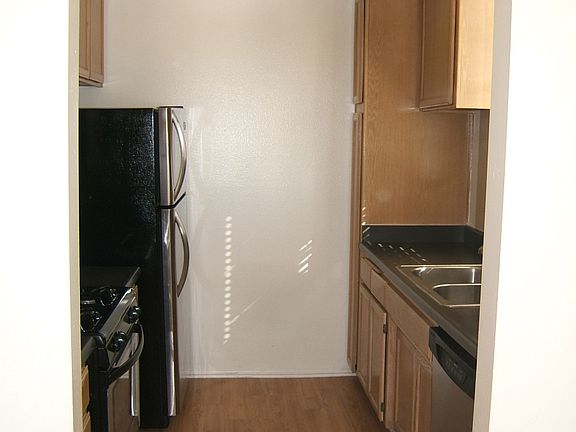 3rd image of 328 S Cloverdale Ave APT 401