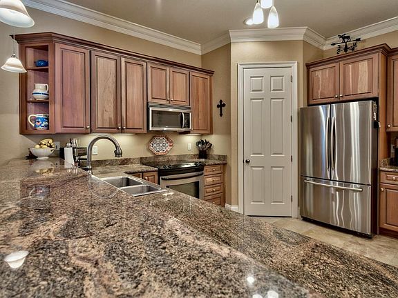 4th image of 275 Calusa Blvd
