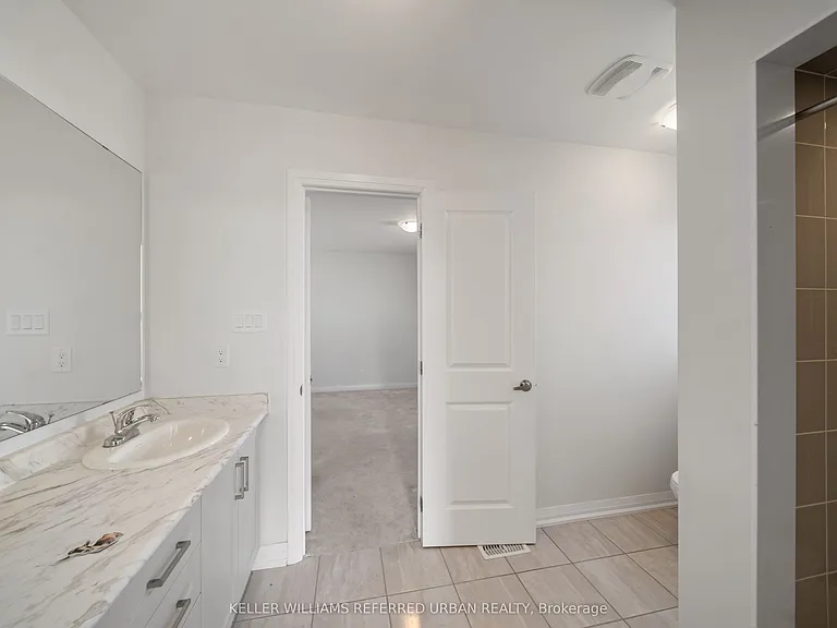 1466 Stovell Cres #MAIN UPPER — Photo 28