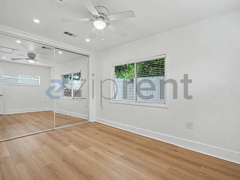 2039 Warren St — Photo 11